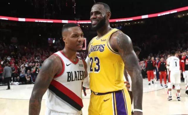NBA勇士终场争议三分绝杀灰熊终结六连胜登顶西部引热议