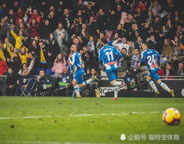  汉堡重返德甲首战引爆主场氛围  