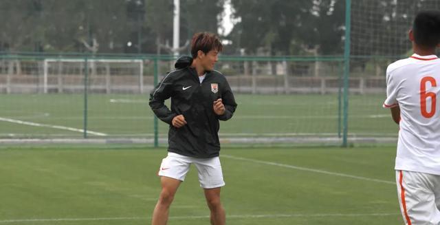  曼联青训小将崭露头角，首发登场破门  